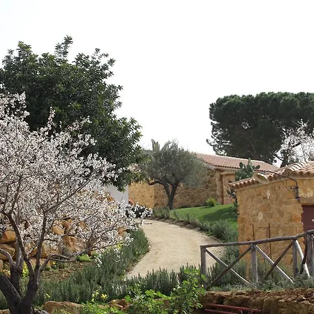 Farm stay Agriturismo Feudo Muxarello *