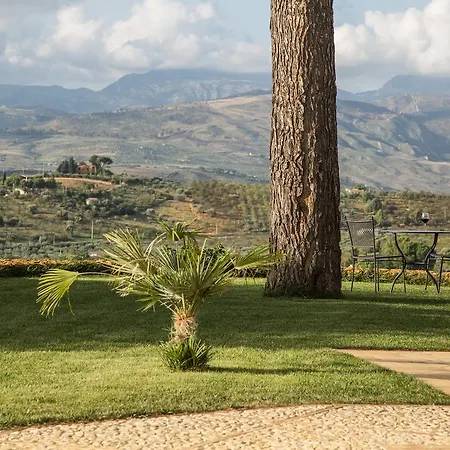 Agriturismo Feudo Muxarello *